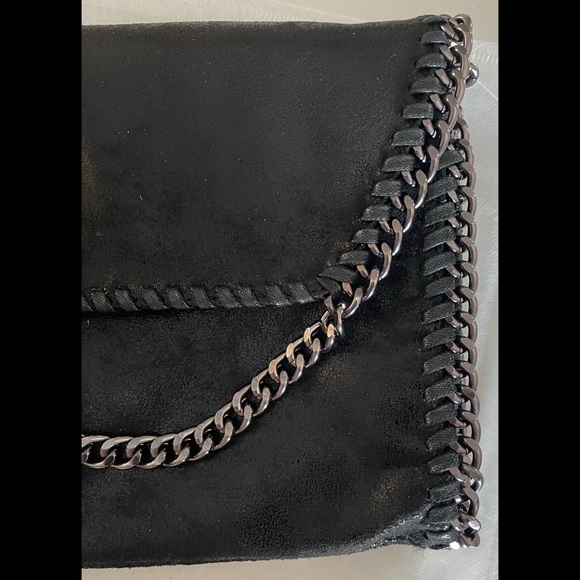 Stunning Chain-Trimmed Crossbody Bag in Grey - Picture 8 of 9